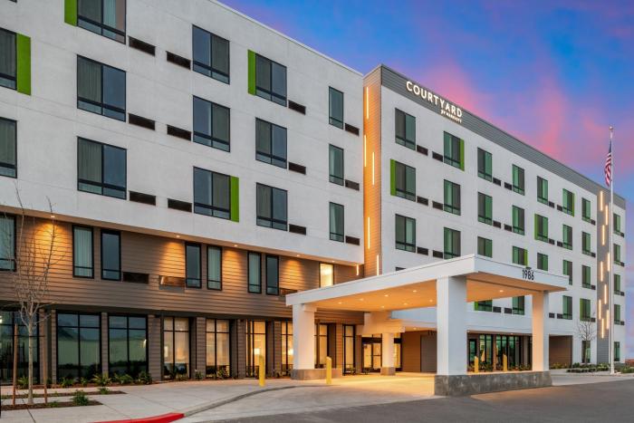 courtyard by marriott woodland