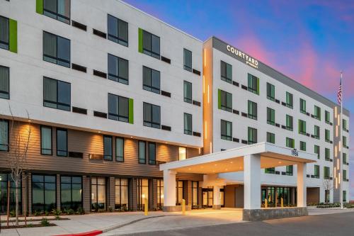 courtyard by marriott woodland