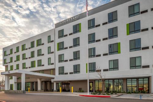 courtyard by marriott woodland