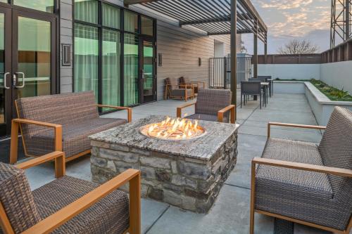 courtyard by marriott woodland