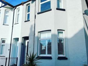 hill grove 2 bedroom apartment