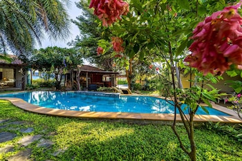 secluded oasis for family bm5