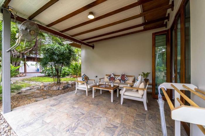 secluded oasis for family bm5