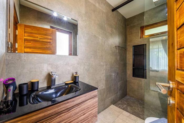 secluded oasis for family bm5