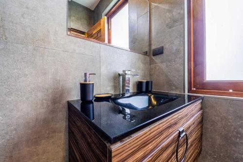 secluded oasis for family bm5