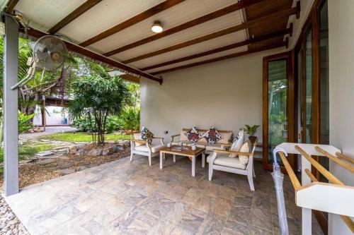 secluded oasis for family bm5