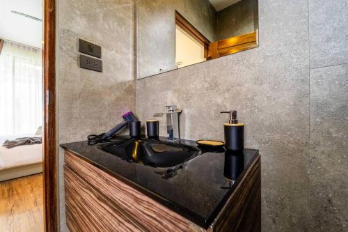 secluded oasis for family bm5