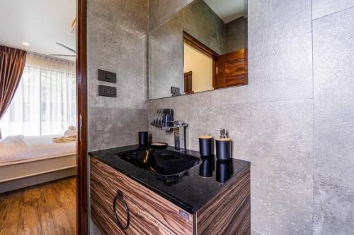 secluded oasis for family bm5