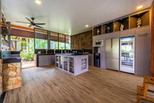 secluded oasis for family bm5