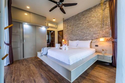 secluded oasis for family bm5