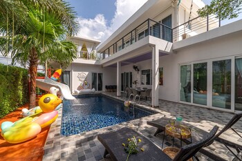 luxury and playful 5 bed pool villa cc