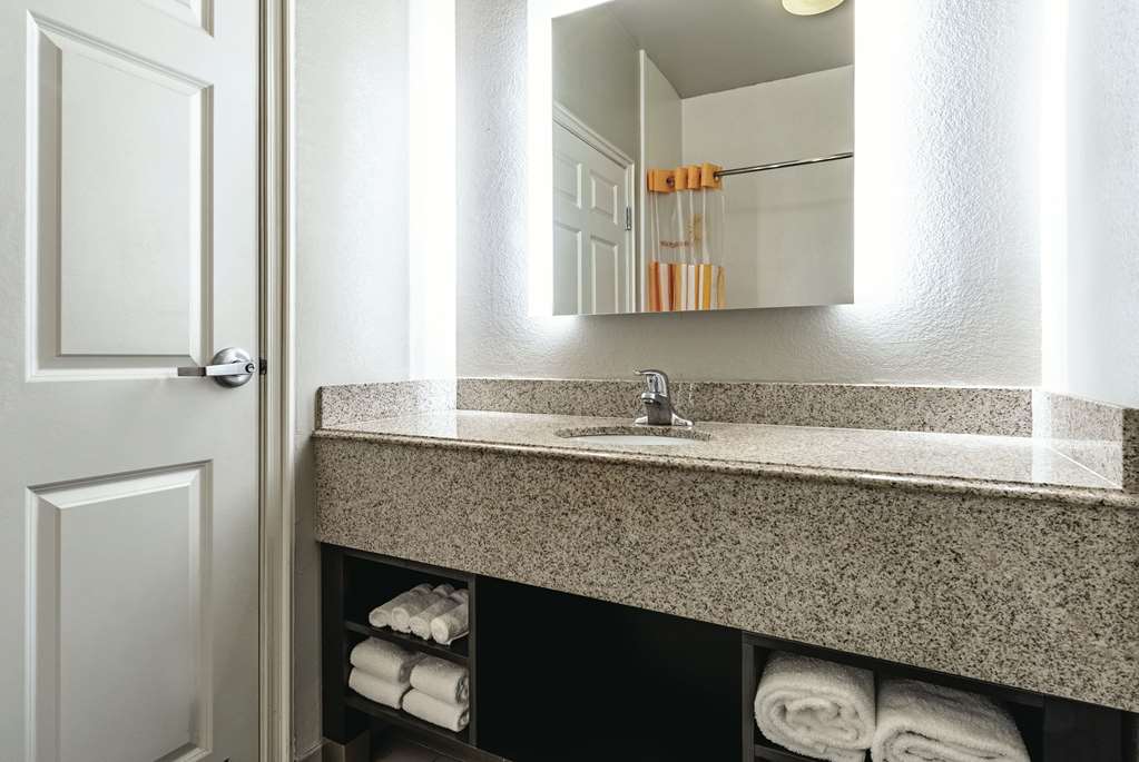 la quinta inn and suites by wyndham phoenix i 10 west