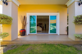 luxurious 5 bed private pool villa pv5