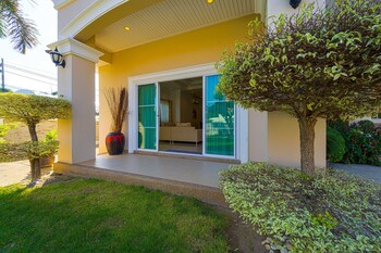 luxurious 5 bed private pool villa pv5