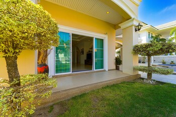 luxurious 5 bed private pool villa pv5