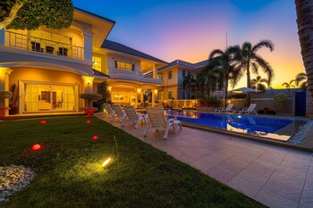 luxurious 5 bed private pool villa pv5