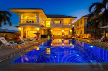 luxurious 5 bed private pool villa pv5