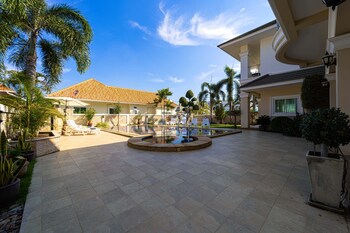 luxurious 5 bed private pool villa pv5