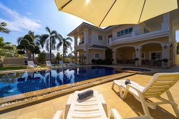 luxurious 5 bed private pool villa pv5