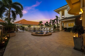 luxurious 5 bed private pool villa pv5