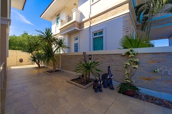luxurious 5 bed private pool villa pv5