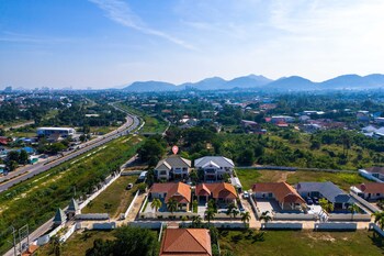 luxurious 5 bed private pool villa pv5