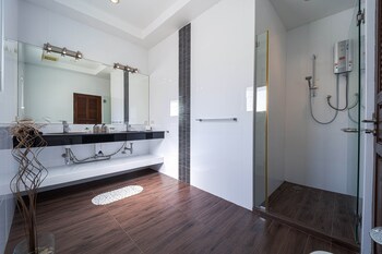 luxurious 5 bed private pool villa pv5