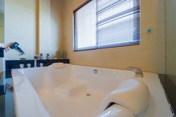 luxurious 5 bed private pool villa pv5