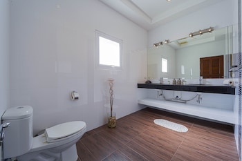 luxurious 5 bed private pool villa pv5