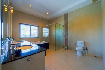 luxurious 5 bed private pool villa pv5