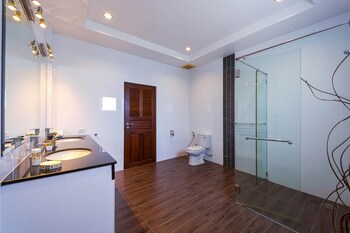 luxurious 5 bed private pool villa pv5