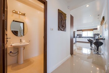 luxurious 5 bed private pool villa pv5