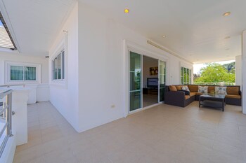 luxurious 5 bed private pool villa pv5