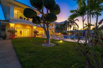 luxurious 5 bed private pool villa pv5