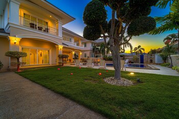 luxurious 5 bed private pool villa pv5