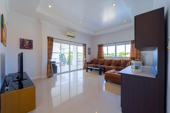 luxurious 5 bed private pool villa pv5