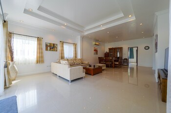 luxurious 5 bed private pool villa pv5