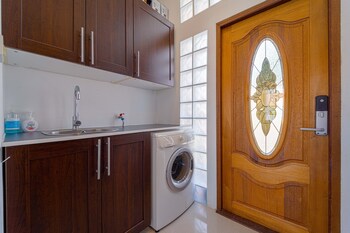 luxurious 5 bed private pool villa pv5