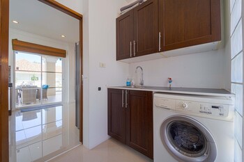 luxurious 5 bed private pool villa pv5