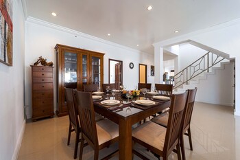 luxurious 5 bed private pool villa pv5