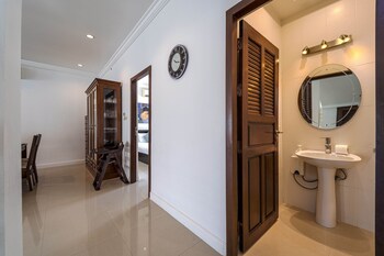 luxurious 5 bed private pool villa pv5