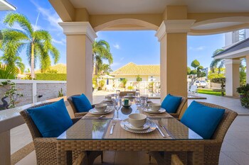 luxurious 5 bed private pool villa pv5