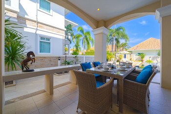 luxurious 5 bed private pool villa pv5