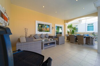 luxurious 5 bed private pool villa pv5