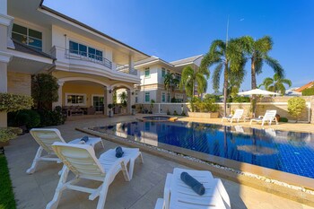 luxurious 5 bed private pool villa pv5