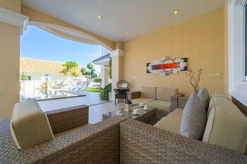 luxurious 5 bed private pool villa pv5