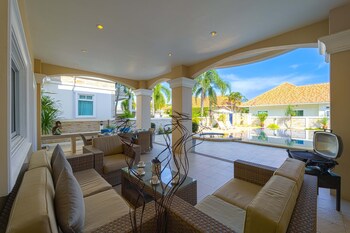 luxurious 5 bed private pool villa pv5
