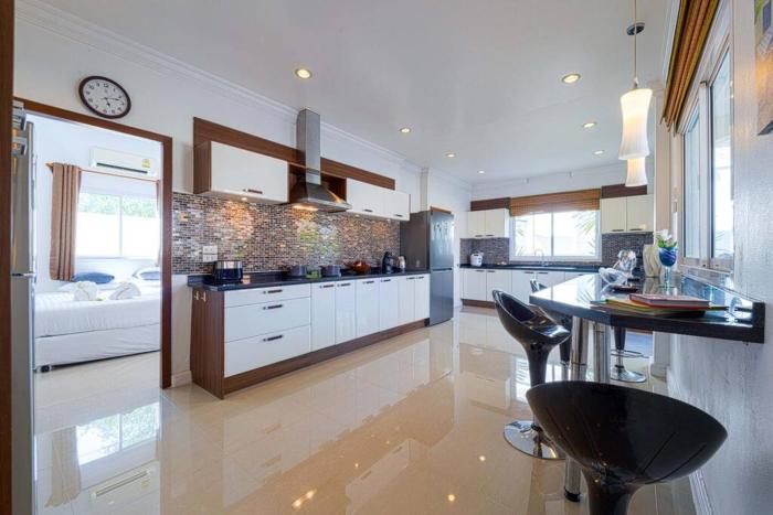 luxurious 5 bed private pool villa pv5