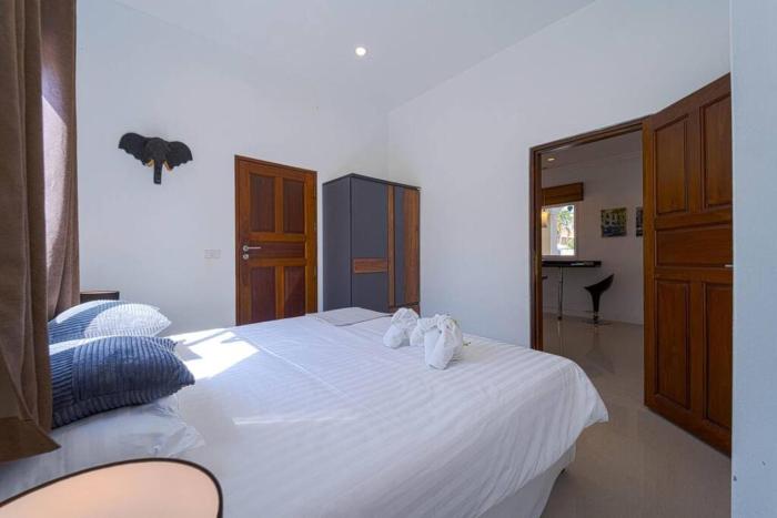 luxurious 5 bed private pool villa pv5