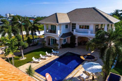 luxurious 5 bed private pool villa pv5